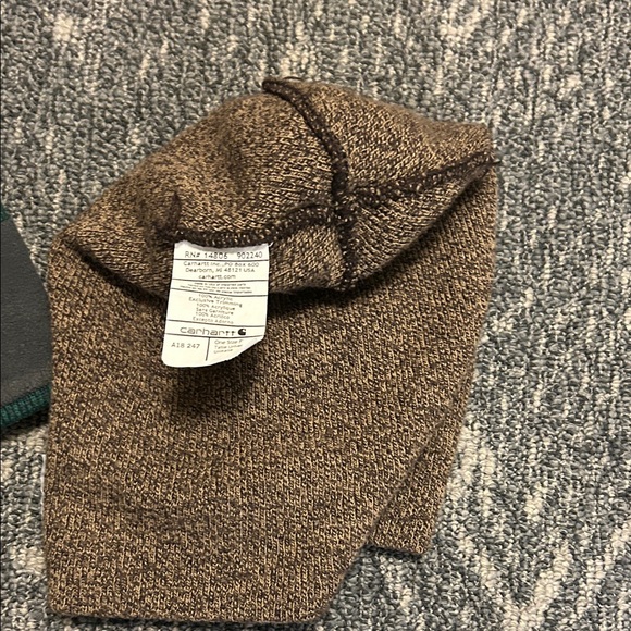 The North Face Dark Green Knit Beanie & Carhartt brown beanie. Top winter brands - Picture 13 of 16